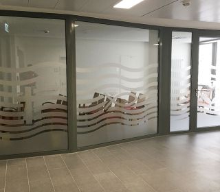 Sichtschutzfolierung Raum der Stille Kur Bad Rappenau