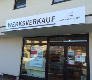 Firmenschild Werksverkauf Mann & Schr&ouml;der