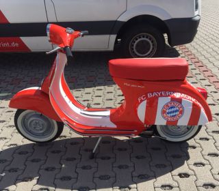 Fahrzeugbeschriftung Roller FC Bayern